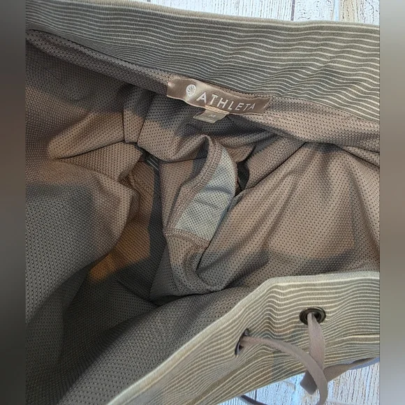 Athleta Skort Size Medium Gray & White Striped Modern Metro Athletic Zip Pockets - Picture 8 of 9
